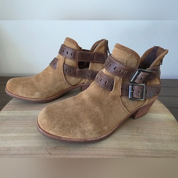 UGG Tan Suede Patsy Chestnut Buckle Ankle Booties- Womens SZ 6 - Picture 5 of 11